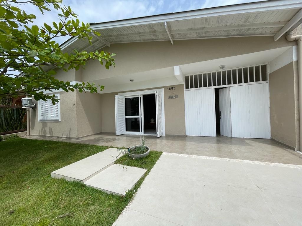 Casa 4 dormitórios para venda, Centro em Xangri-lá | Ref.: 305370